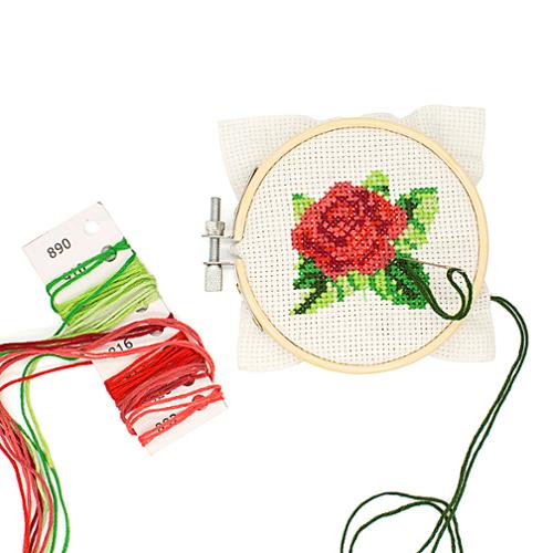 Embroidery Kit Rose GG178 Kikkerland#1